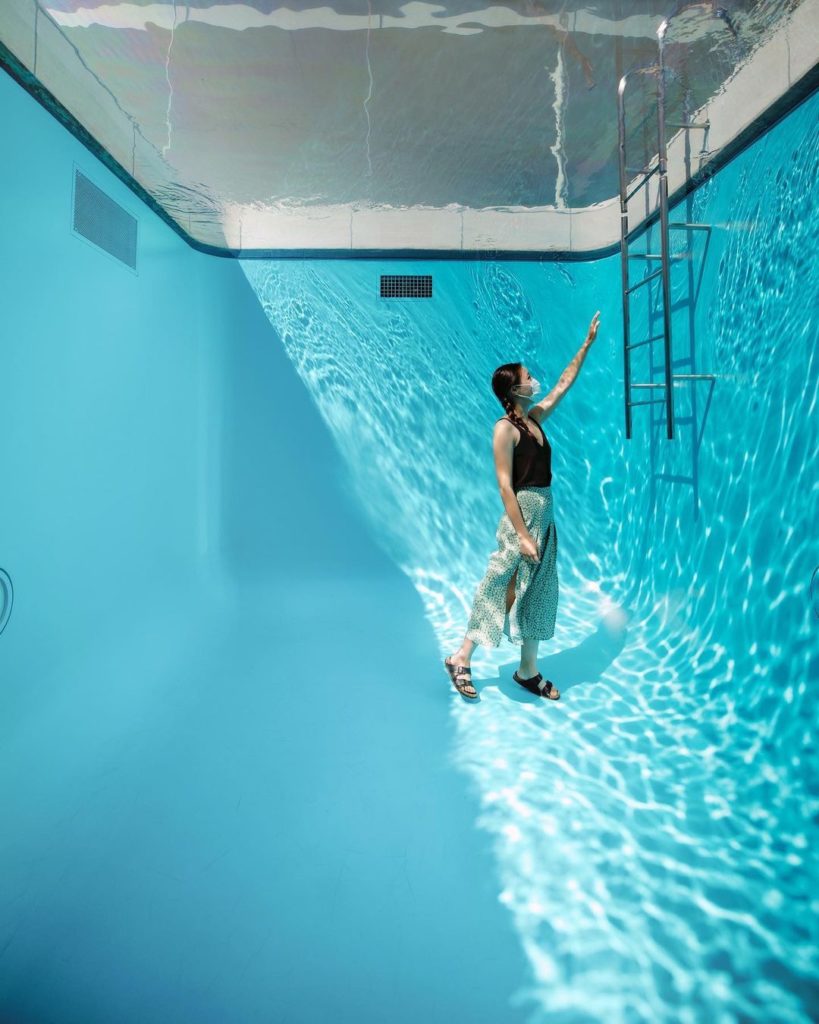 Visit Japan: Ever been for a swim, without getting wet? Unless you’ve been to Kanazawa’s 21s… Ever been for a swim, without getting wet? Unless you've been to Kanazawa's 21s...