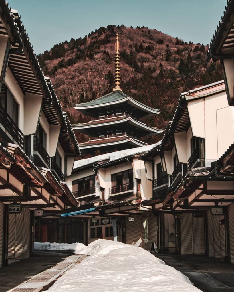 Would you like to go on a walk through this beautiful town? 
This magnificent fi...