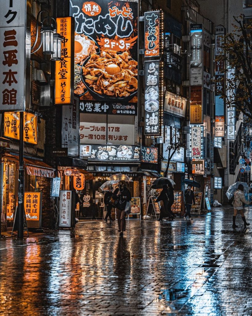 Shinjuku reflections
: @mmelonpan
-----
 Shinjuku, #Tokyo
.
.
.
.
.
#JapanTravel...