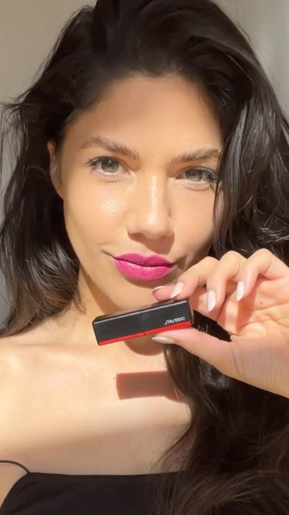 SHISEIDO: One small change can make a big difference. @silkonme shows off the colors in he… One small change can make a big difference. @silkonme shows off the colors in he...