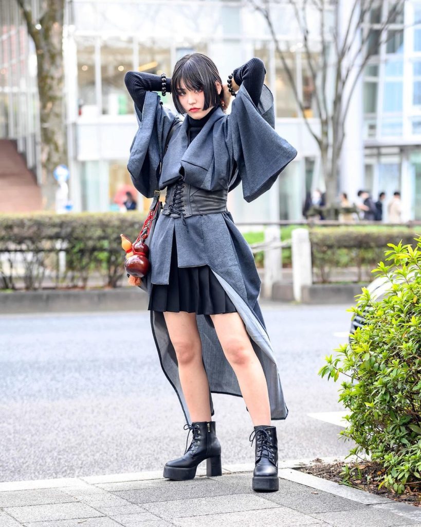 Tokyo Fashion: 20-year-old Japanese college student Arai (@hang_oroshi) – known for mixing kimo… 20-year-old Japanese college student Arai (@hang_oroshi) - known for mixing kimo...