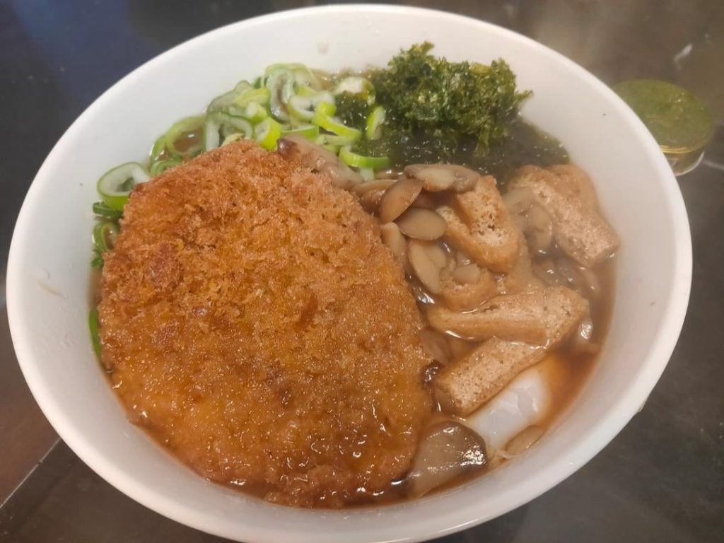 My lunch today is croquette soba noodles. I added fried tofu, mushrooms, eggs, etc.