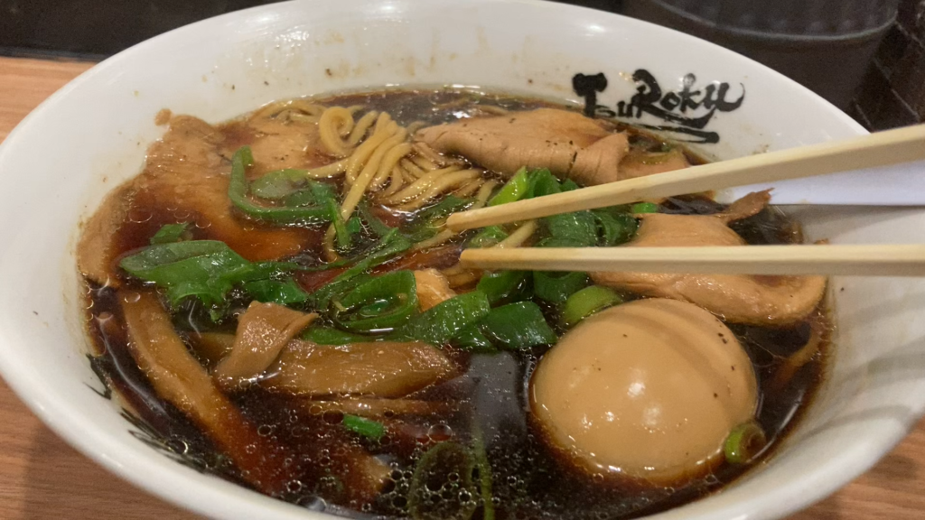 Pulling great noodles out of dark shoyu ramen at Jouroku in Osaka