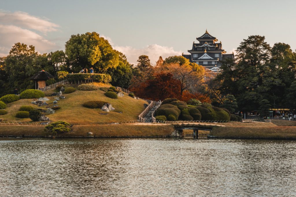 [OC] Okayama Castle shot from Korakuen Garden (my personal favorite castle)