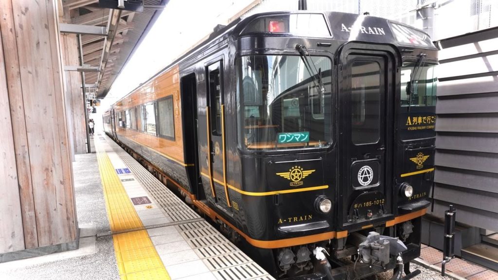 Take a train where you can feel the tradition of Japan | A ressha de ikou