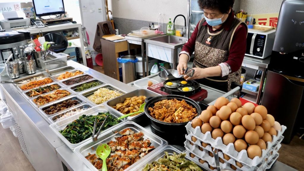 “새벽 4시부터 뷔페 차리는 할머니 식당?” 5000원에 계란후라이, 제육볶음까지.. Korean Buffet Cooking, Korean street food “새벽 4시부터 뷔페 차리는 할머니 식당?” 5000원에 계란후라이, 제육볶음까지.. Korean Buffet Cooking, Korean street food