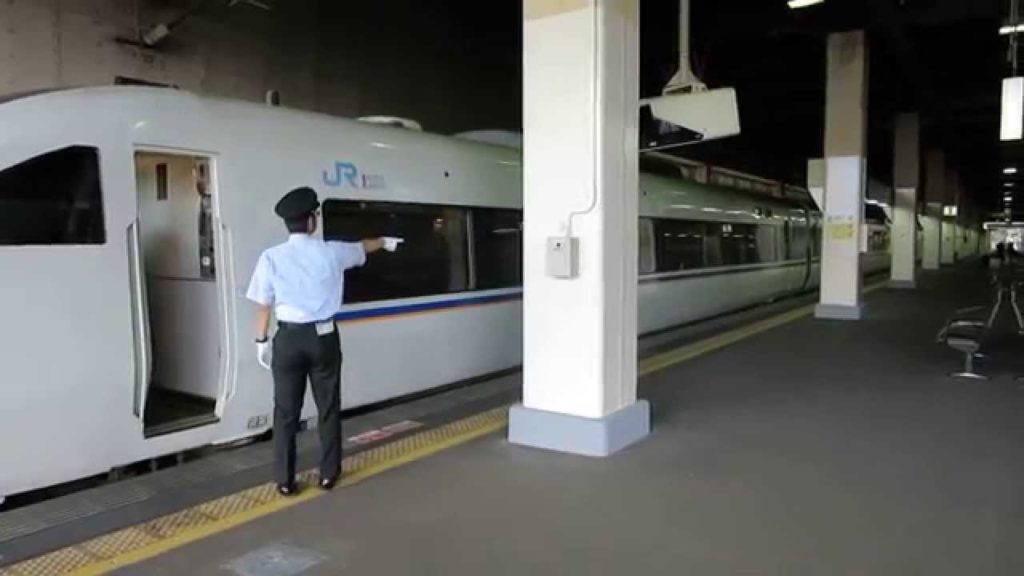 JR West melodies and Shirasagi train at Kanazawa Station JR West melodies and Shirasagi train at Kanazawa Station