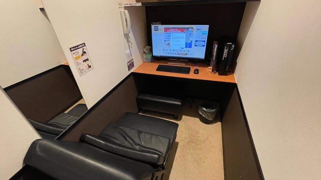 Spending at Private CAPSULE Room of Japan's Manga Cafe | Kaikatsu Club Spending at Private CAPSULE Room of Japan's Manga Cafe | Kaikatsu Club