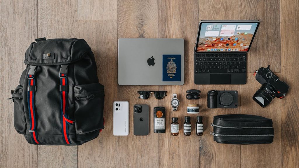 What's in my Travel Bag // Tech + Travel Essentials 2022!