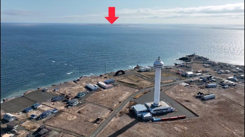 Russia Border with Japan is only 3 miles / 5.9km away Russia Border with Japan is only 3 miles / 5.9km away