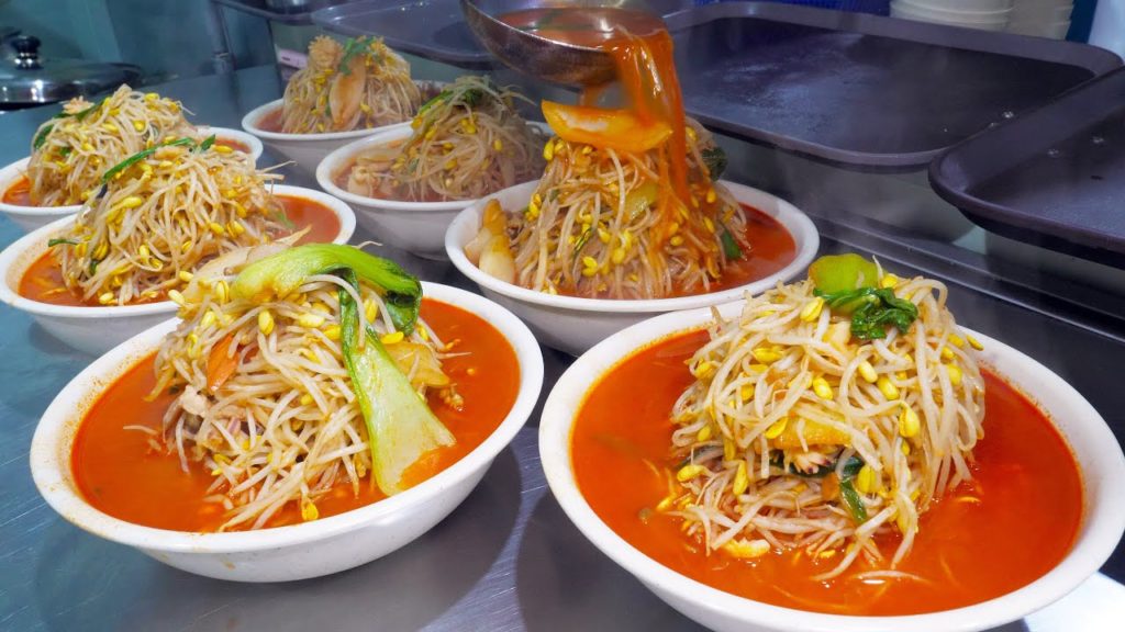 맛과 양을 모두 잡았다! 하루 매출 1,000만원, 4000원 짜장면, 산더미 콩나물 짬뽕 무한리필 중국집/Seafood spicy noodle /Korean street food