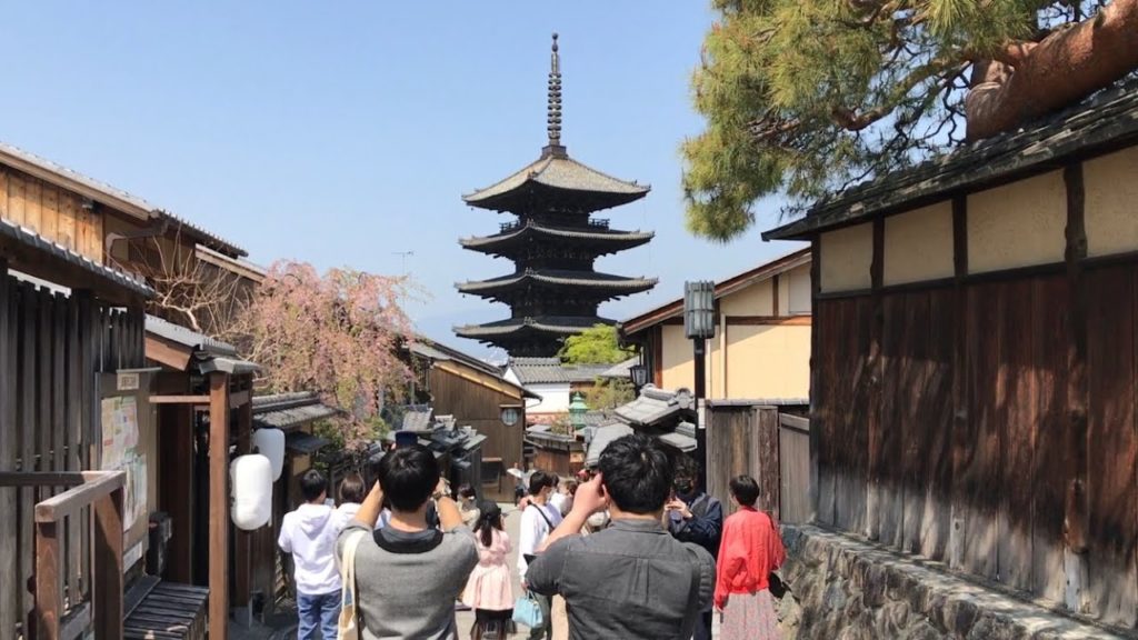 22年4月10日 名残の桜と夏日の京都を歩く 清水寺,三年坂,八坂の塔,八坂庚申堂,ねねの道,八坂神社,祇園 Walk around Kyoto city,Japan vlog
