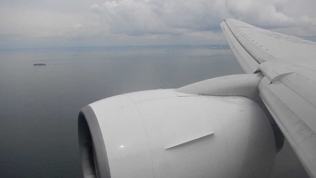 JAL 777 Landing Tokyo Haneda