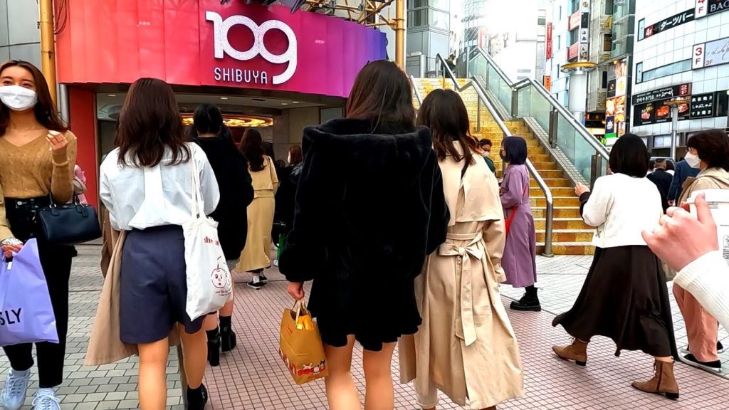 【乗車率250%並みの混雑】休日で若者が賑わう渋谷周辺を散歩！