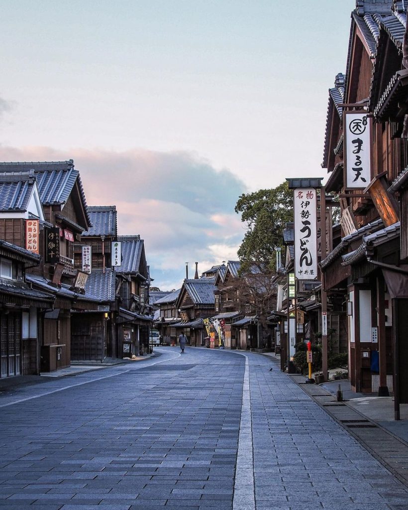 Getting lost in the streets of Japan has never looked better!  A wander through...