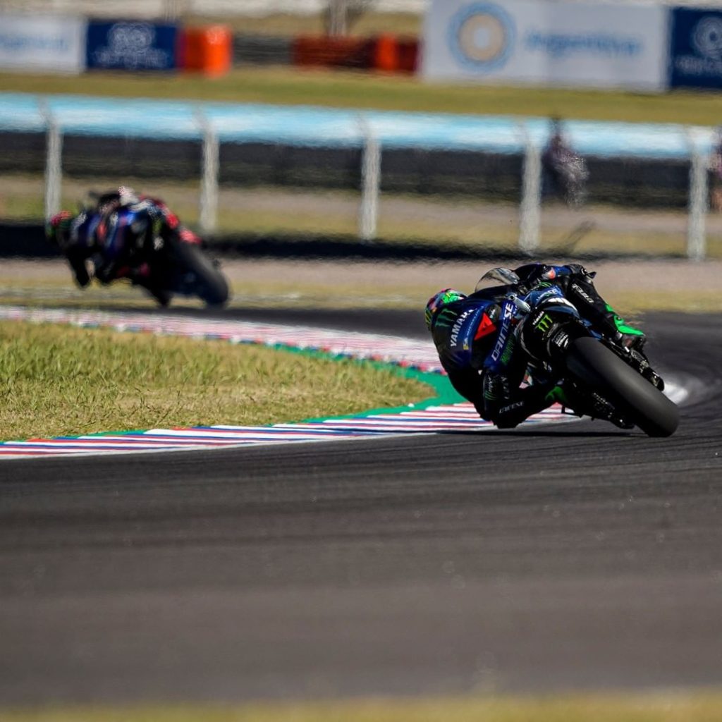 It's race day! 

@fabioquartararo20 and @frankymorbido are currently out on trac...