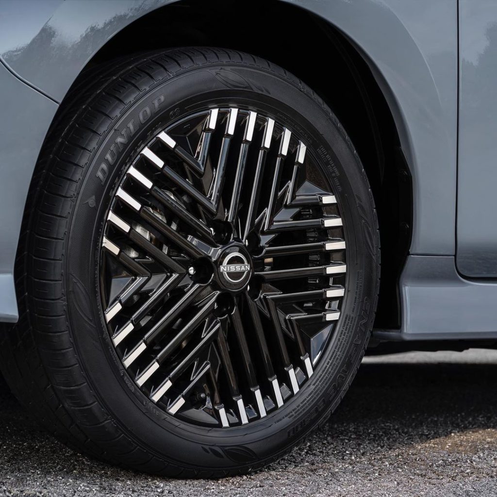 Check out those new details on the #NissanLEAF! What do you think of the upgrade...
