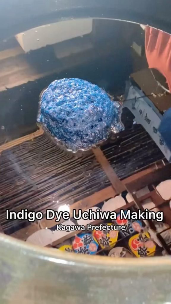 A different kind of fan art!  For the crafty travellers among us, head to @hata...