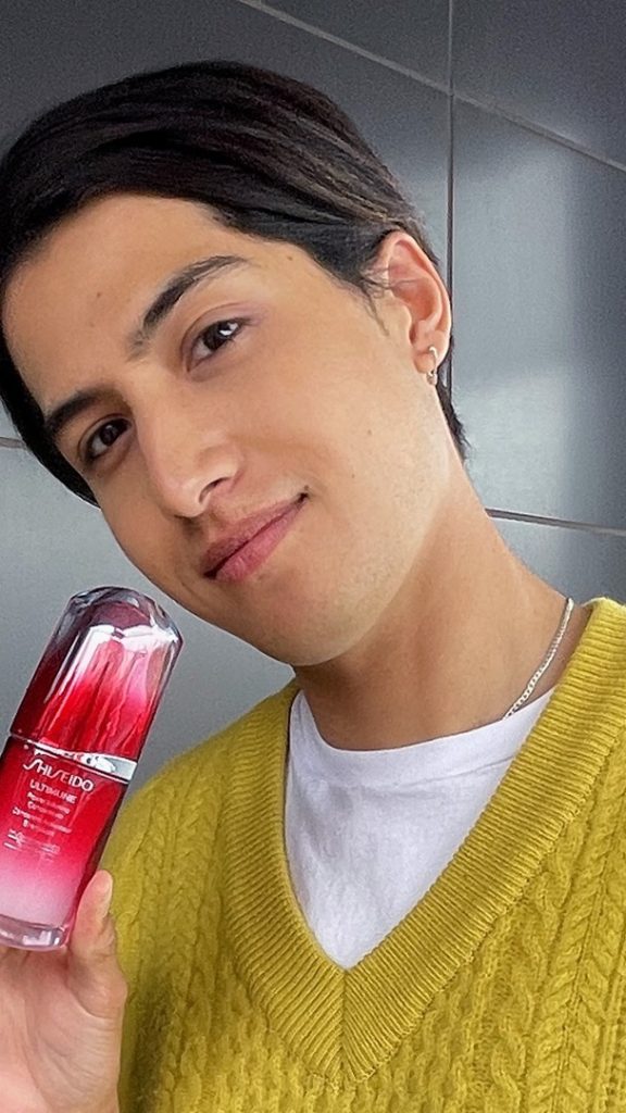 What eye product caught @valerialipovetsky’s attention? Is hydration necessary f...