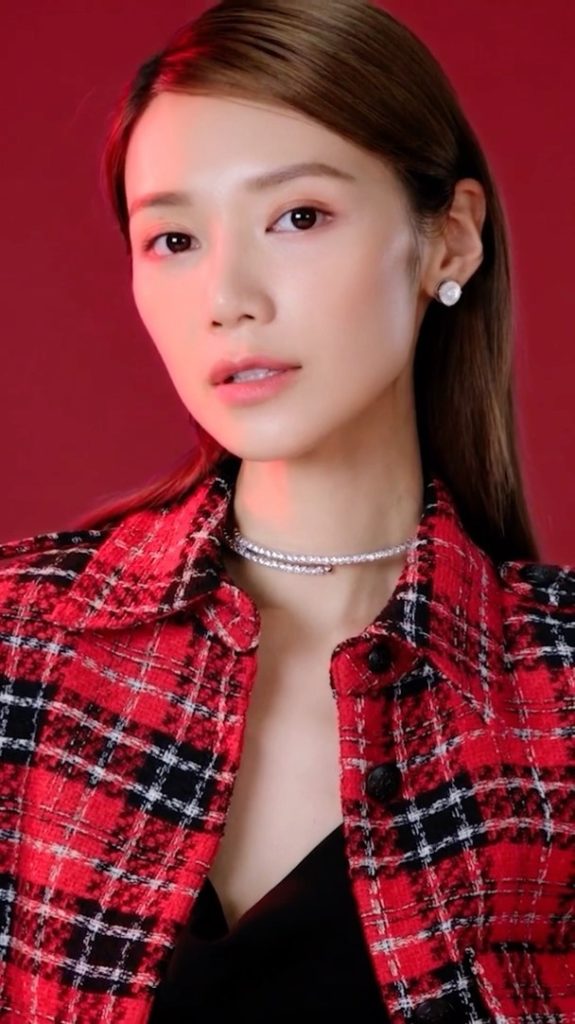 SHISEIDO: Recreate @misselvani’s monochromatic moment in five easy steps: 1. Start with S… Recreate @misselvani’s monochromatic moment in five easy steps: 1. Start with S...