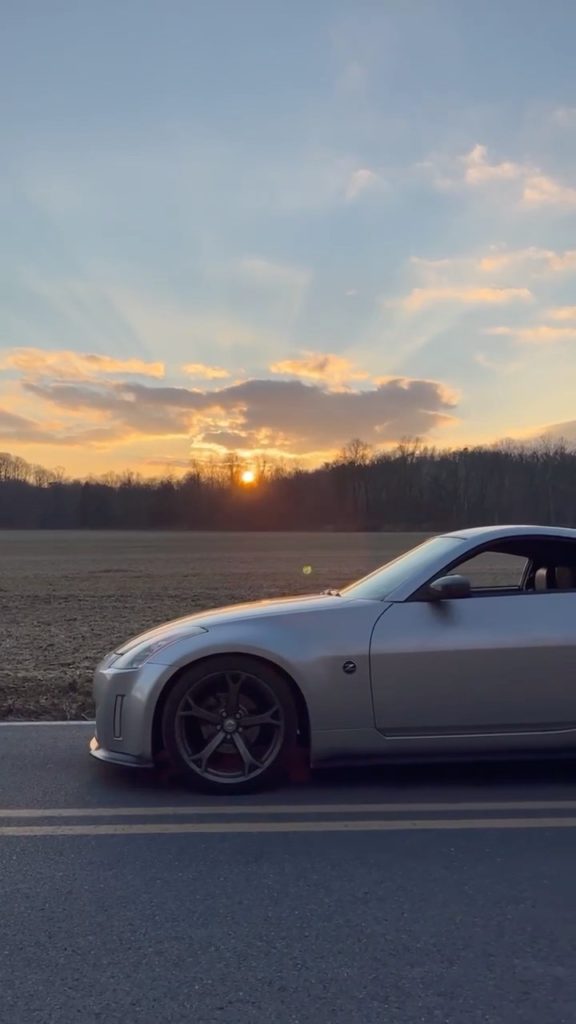 What’s the better view—the sunset or #350Z? #NissanZ #Nissan 
: @m3nd3z33...