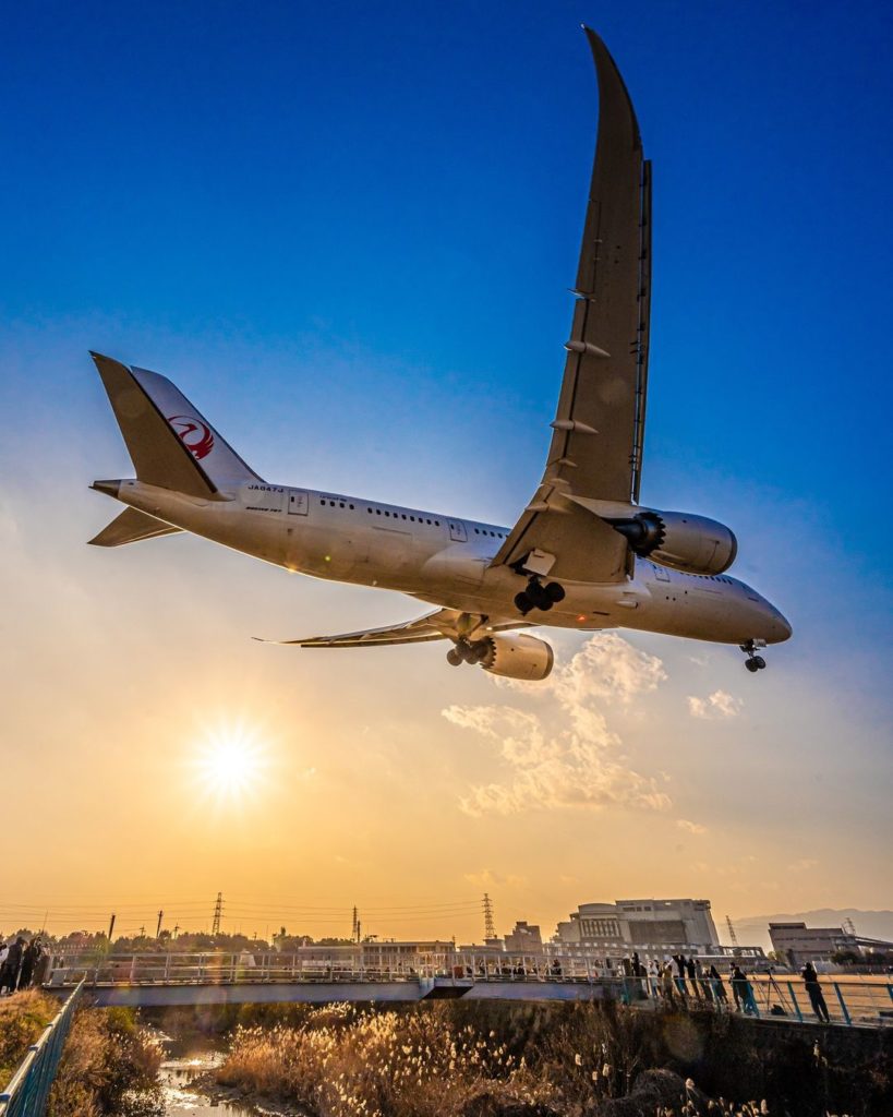 Japan Airline: .
力強く大空を翔る #ボーイング787 ︎
#MyAprilAdventure  The Boeing 787 soaring powerfully thro… .
力強く大空を翔る #ボーイング787 ︎
#MyAprilAdventure  The Boeing 787 soaring powerfully thro...