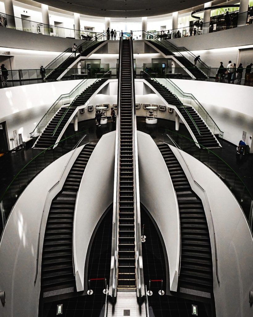 The escalator and staircases of Fukui Prefectural Dinosaur Museum were cleverly ...