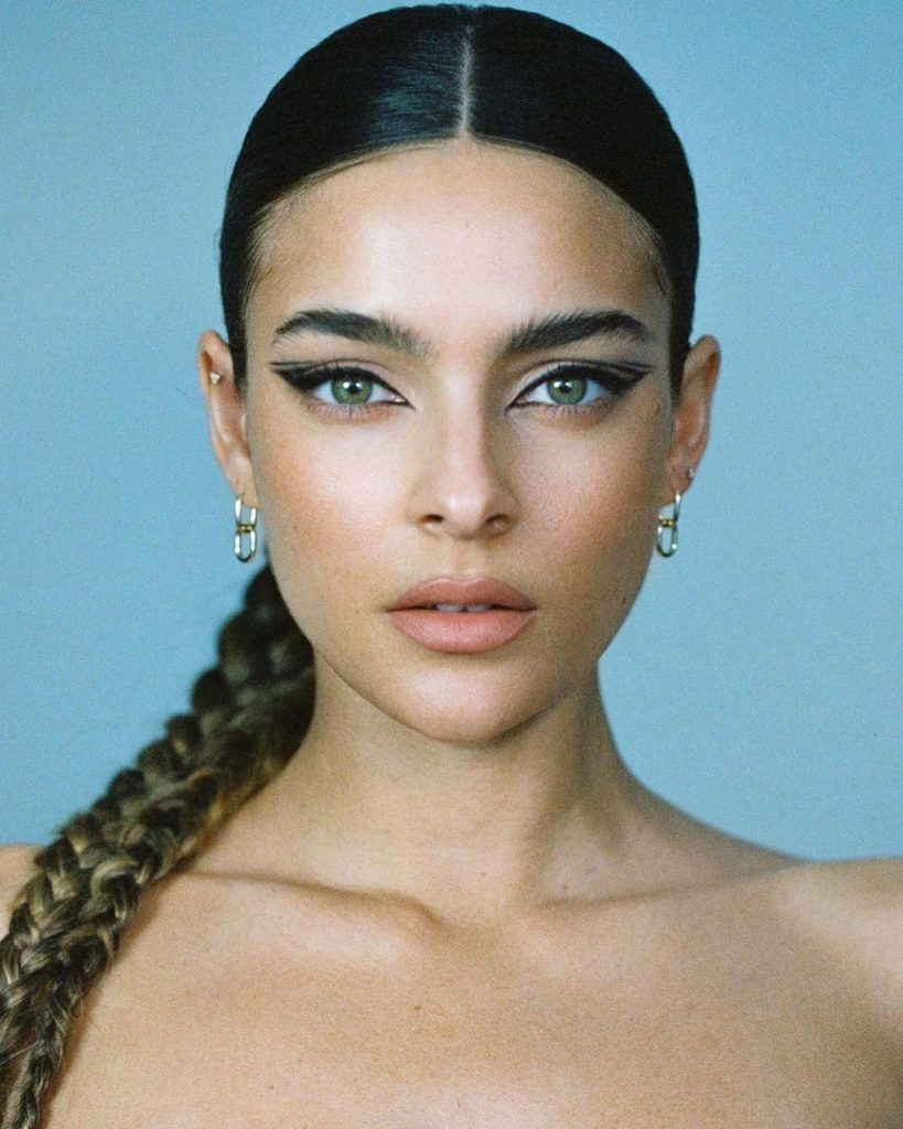 SHISEIDO: Get graphic with winged liner. For unparalleled precision, @jey_ventura used Mic… Get graphic with winged liner. For unparalleled precision, @jey_ventura used Mic...