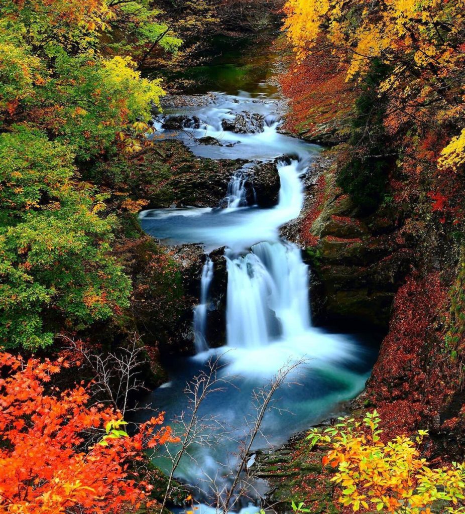 The echo of the water at Homeishijuhachi Falls is said to resemble the song of t...