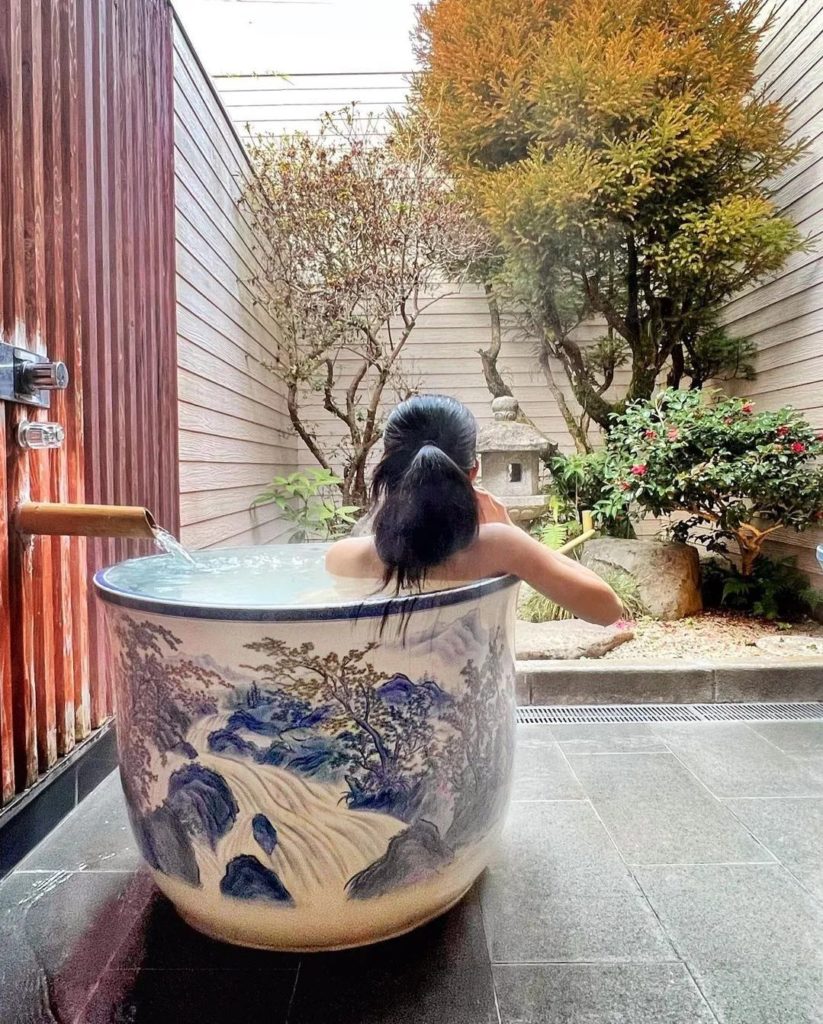 Ureshino in Saga Prefecture is famous for a couple of things – tea, and onsen. N...