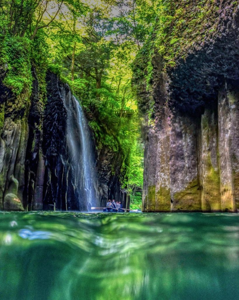 .
マイナスイオンを全身にチャージ
緑美しい癒やしの秘境 #高千穂峽 
#MyAprilAdventure  Feel negative ions rechar...