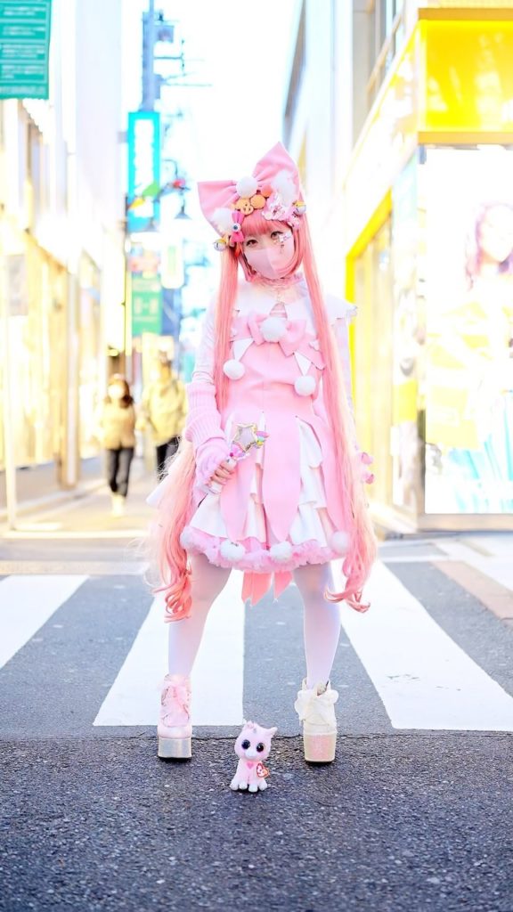 Japanese Neo Decora styles @Nanakusogaki & @Ozo_ni on the street in Harajuku.
.
...