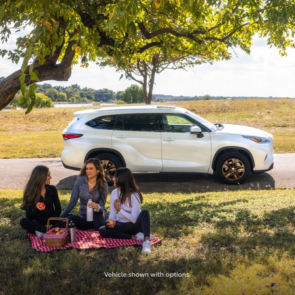 Our perfect picnic? BFFs, blanket, basket and a little bronze.  #Highlander #Hyb...