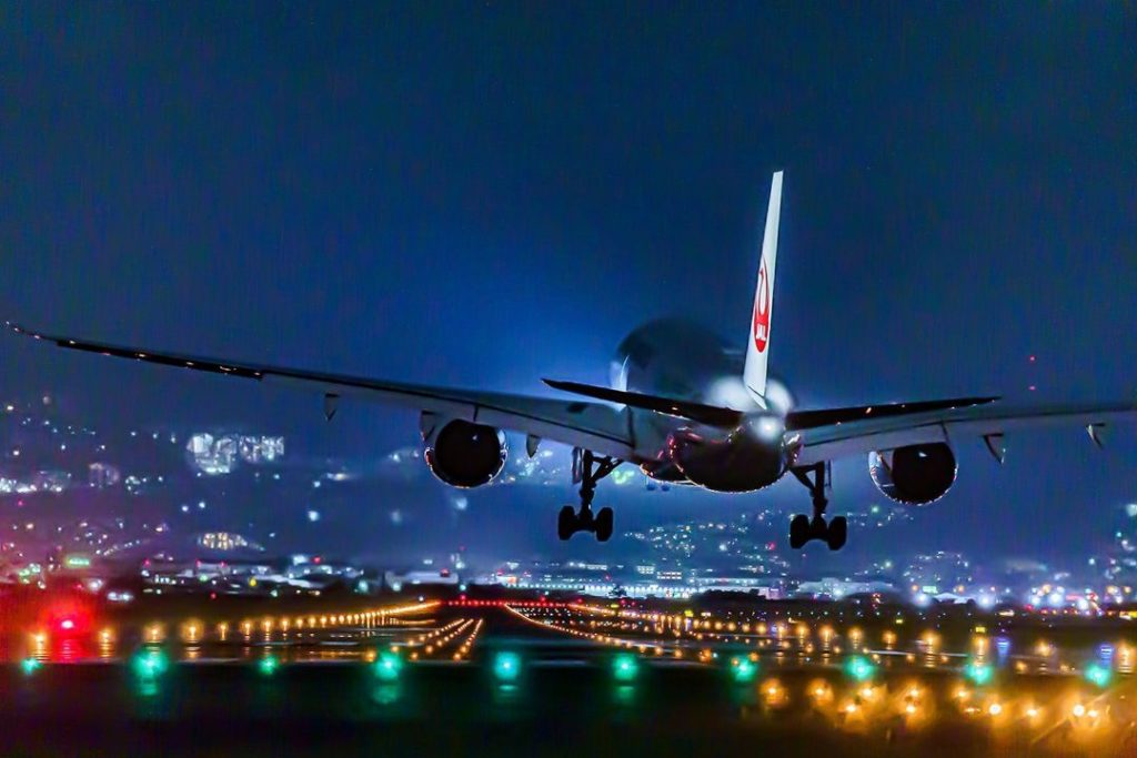 Japan Airline: .
星空にも負けない輝き
ロマンチックな夜の #伊丹空港 
#MyAprilAdventure  Dazzling lights outshine the st… .
星空にも負けない輝き
ロマンチックな夜の #伊丹空港 
#MyAprilAdventure  Dazzling lights outshine the st...
