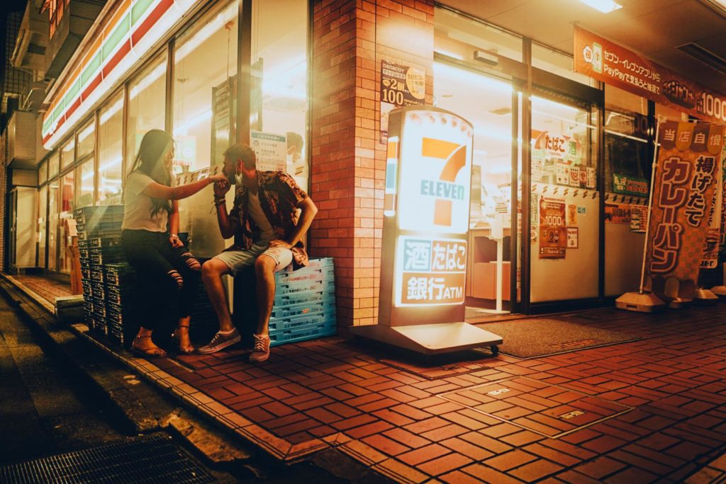 Late, late night with my friends at 7-Eleven. Japan's 7-Eleven stores are the best in the world. great snacks, fantastic drink selections and a stones throw from most locations. What's your favorite item from Japan's 7-Eleven? *fun fact* the 711 near my apartment offers around 200 beer options 😳