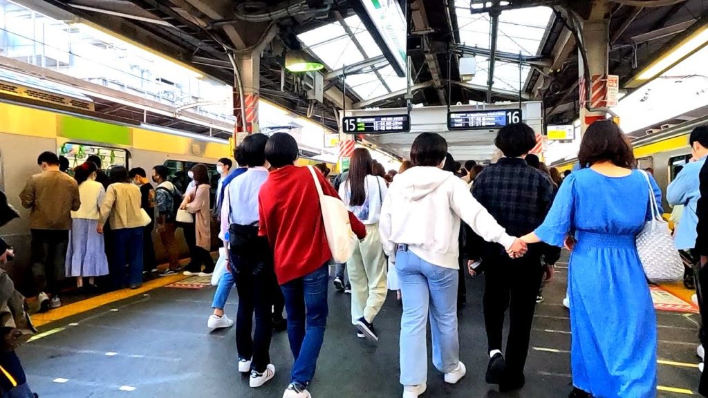 ゴールデンウイークの新宿駅構内を散歩! GWラッシュ ゴールデンウイークの新宿駅構内を散歩! GWラッシュ