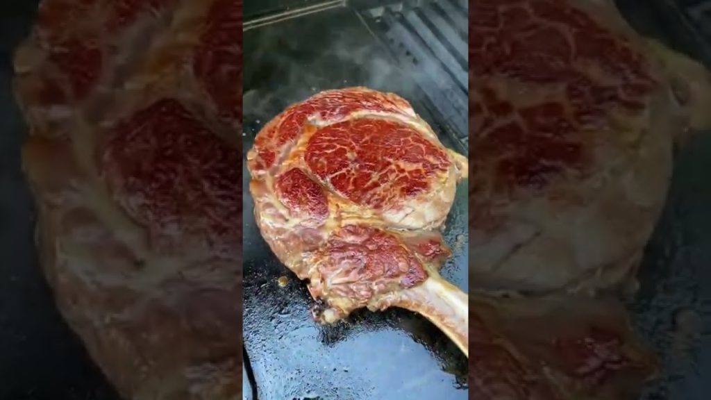 Flip the steak!!! 🥩🔥🤤 😍 are you hungry  india and turkish asian street food shorts #shorts