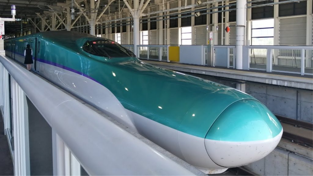 The world's longest undersea tunnel "Seikan Tunnel". The Hokkaido Shinkansen "Hayabusa" runs.
