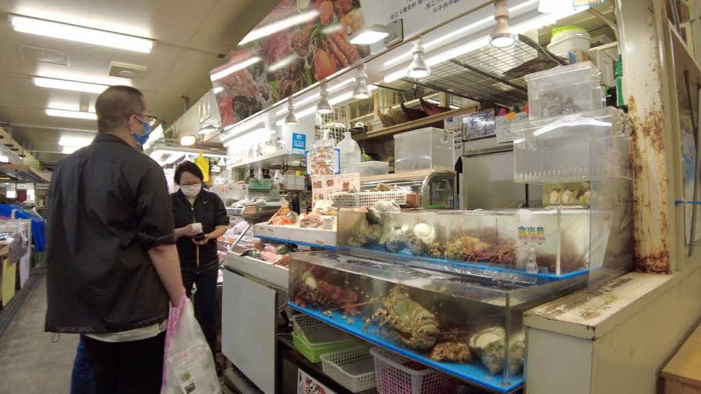 沖縄 那覇の第一牧志公設市場を散策