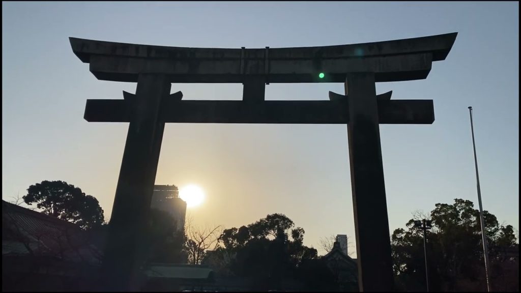 Let's go to Hokoku Shrine at the Osaka Castle