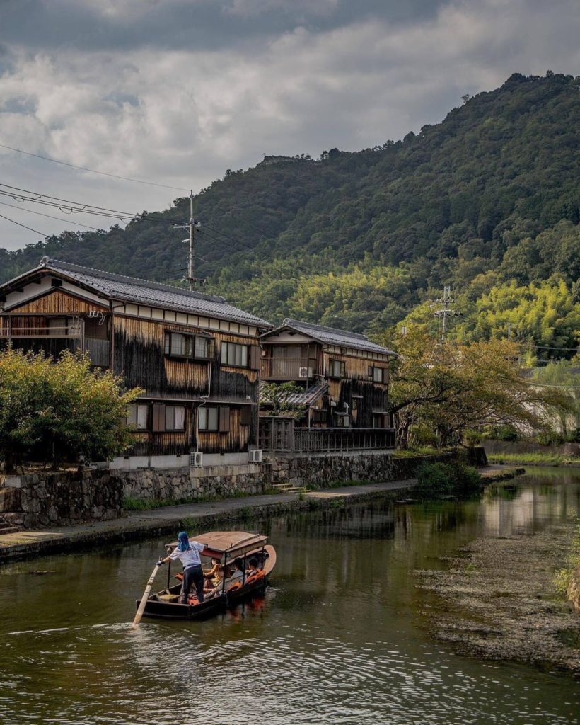 Omihachiman looks just like something out of a samurai film! Due to its old-time...