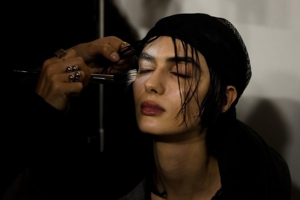 Yohji Yamamoto AW22⁠ Beauty
⁠
#YohjiYamamoto⁠
#Bts...
