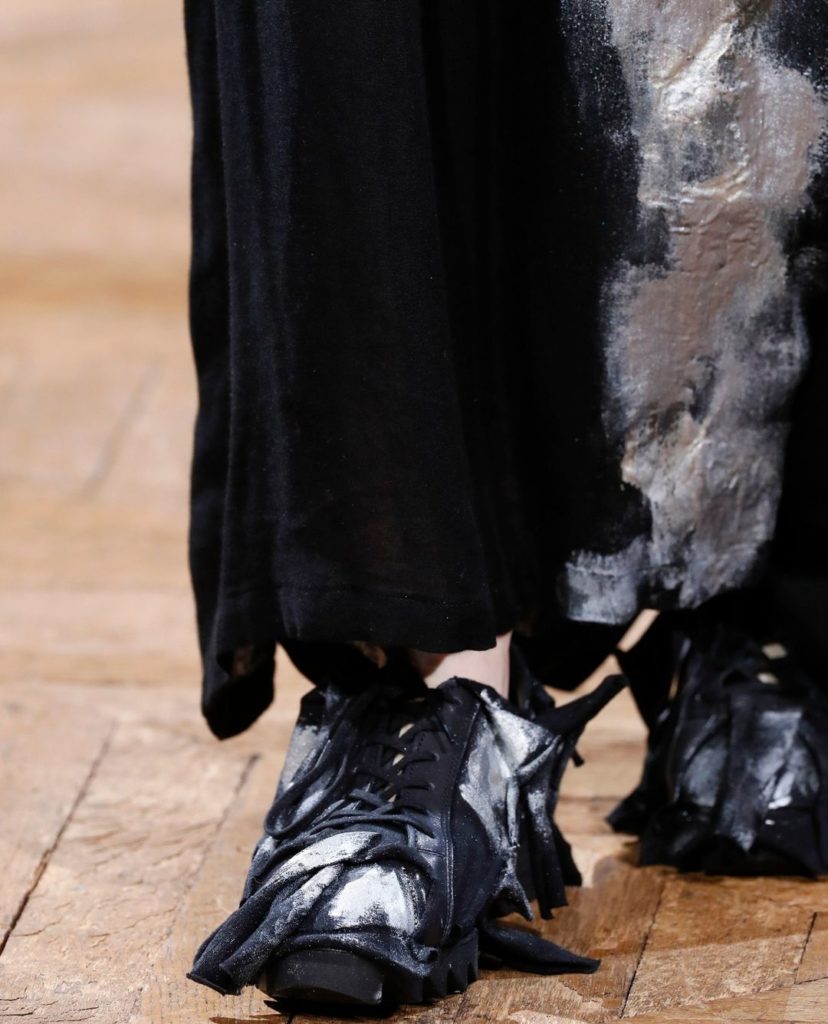 Yohji Yamamoto SS22 ⁠
⁠
#YohjiYamamoto⁠
⁠
⁠Discover the latest collection in sto...