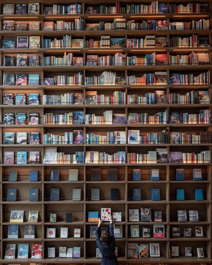 A public service announcement for all bookworms ⁠
⁠
The Hirakata T-site bookstor...