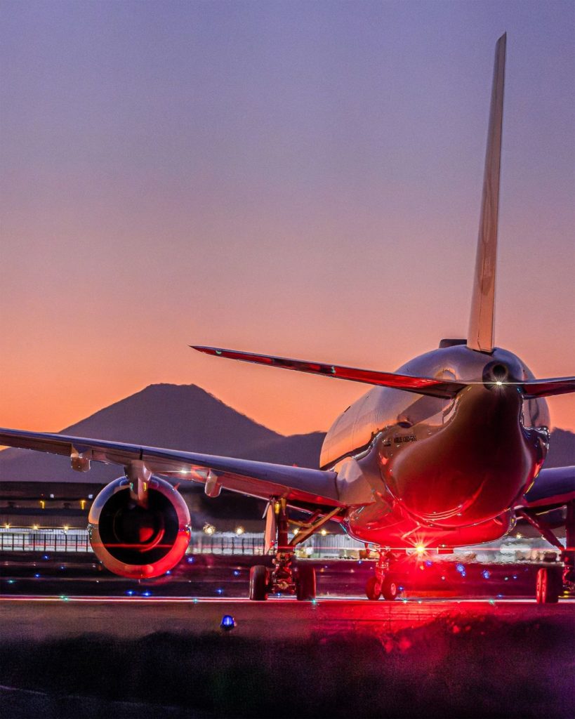 Japan Airline: .
マジックアワーの優しい色に染まるエアバス #A350 
#PicturePerfectMay  Airbus A350 steeped in the sof… .
マジックアワーの優しい色に染まるエアバス #A350 
#PicturePerfectMay  Airbus A350 steeped in the sof...