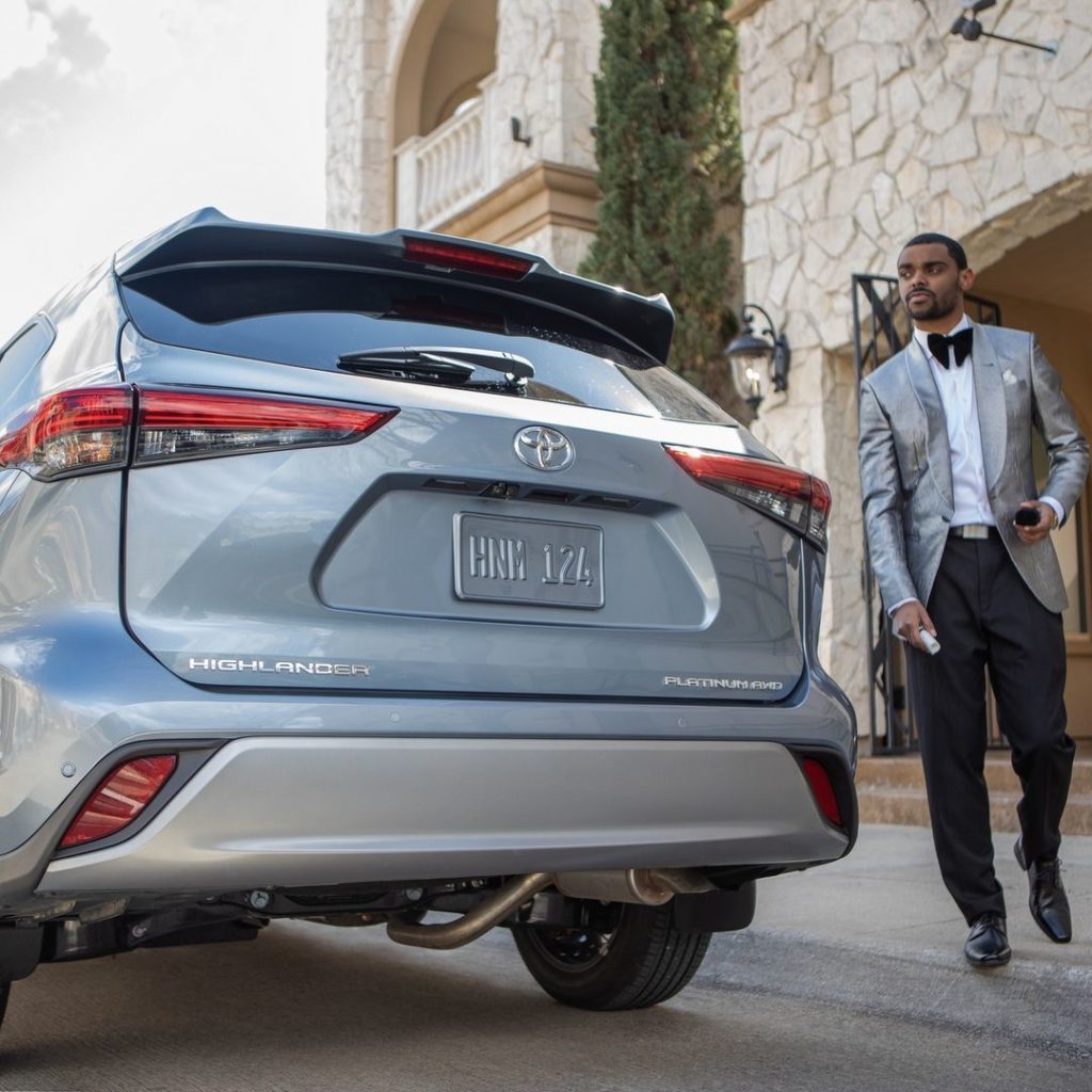 A wingman that plays it cool. #Highlander #LetsGoPlaces...