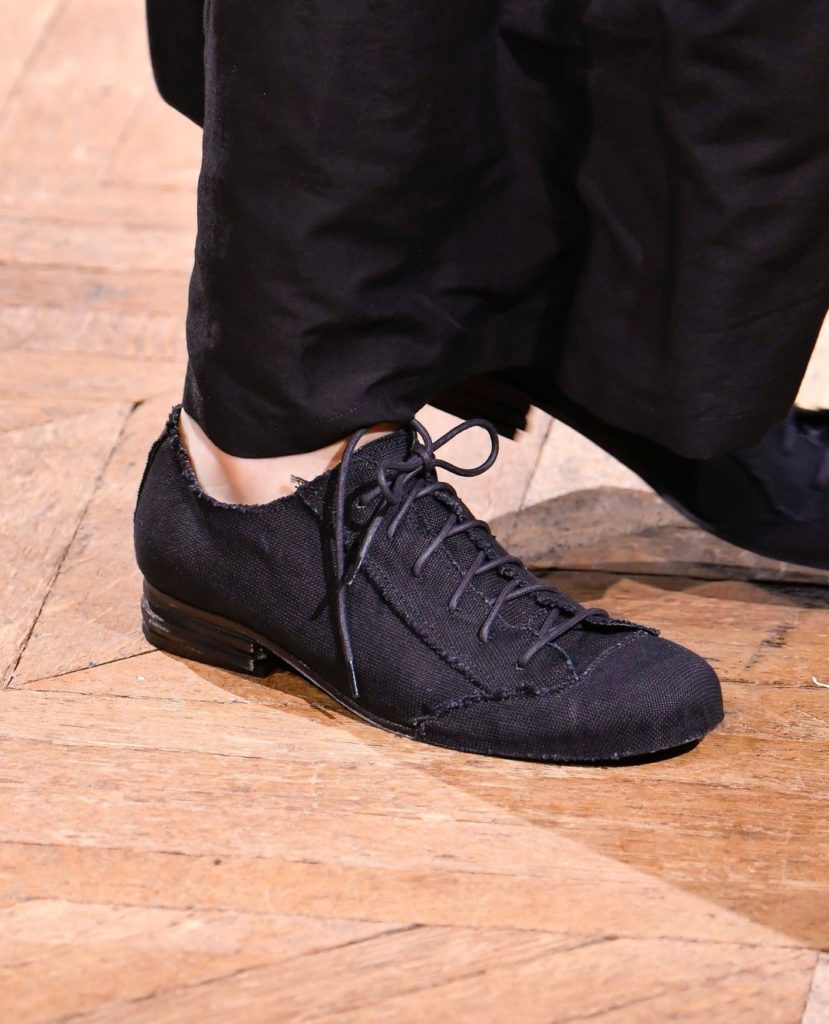 Yohji Yamamoto S/S2022 ⁠
⁠
#YohjiYamamoto⁠
⁠
Discover the latest collection in s...