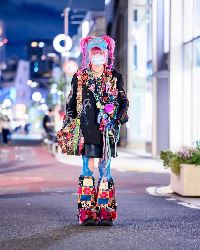 Tokyo Fashion: 18-year-old Tokyo-based Korean designer/student Xiaqua (@xiaqua) on Cat Street i… 18-year-old Tokyo-based Korean designer/student Xiaqua (@xiaqua) on Cat Street i...