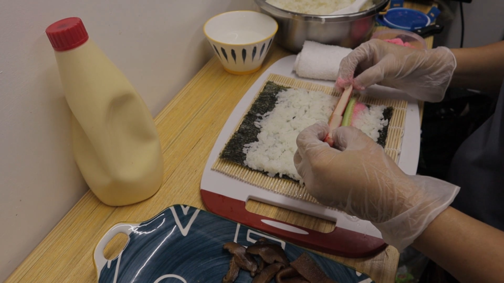 Short 1 min clip of Futomaki 太巻き (Maki Sushi) being made