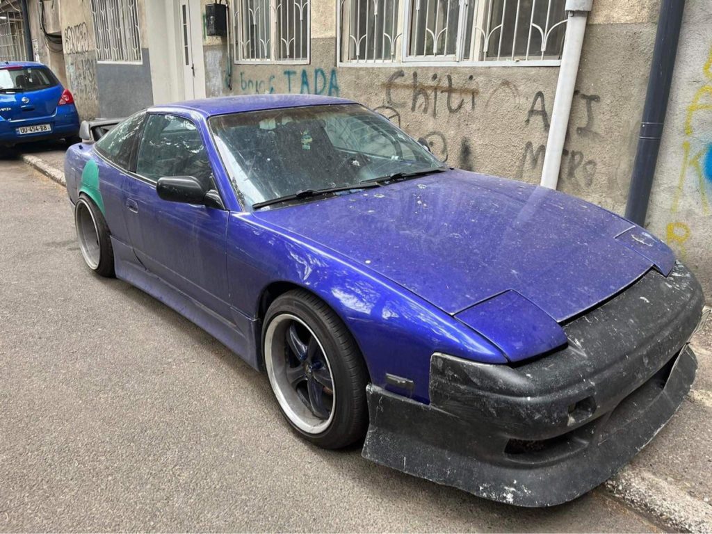Spotted this 200sx out in the wild, could be so sexy with some work